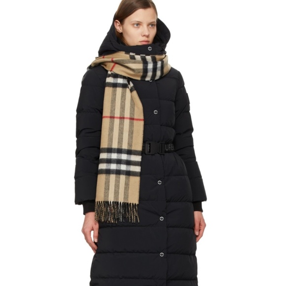 Burberry Reversible Giant Check To Solid Cashmere Scarf - Picture 3 of 15